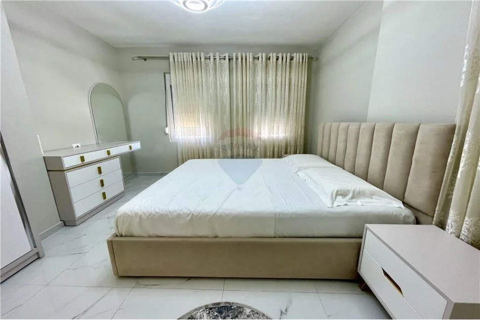 Tirane, jepet me qera apartament 2+1+Ballkon Kati 5, 114 m² 800 € (Mine Peza)