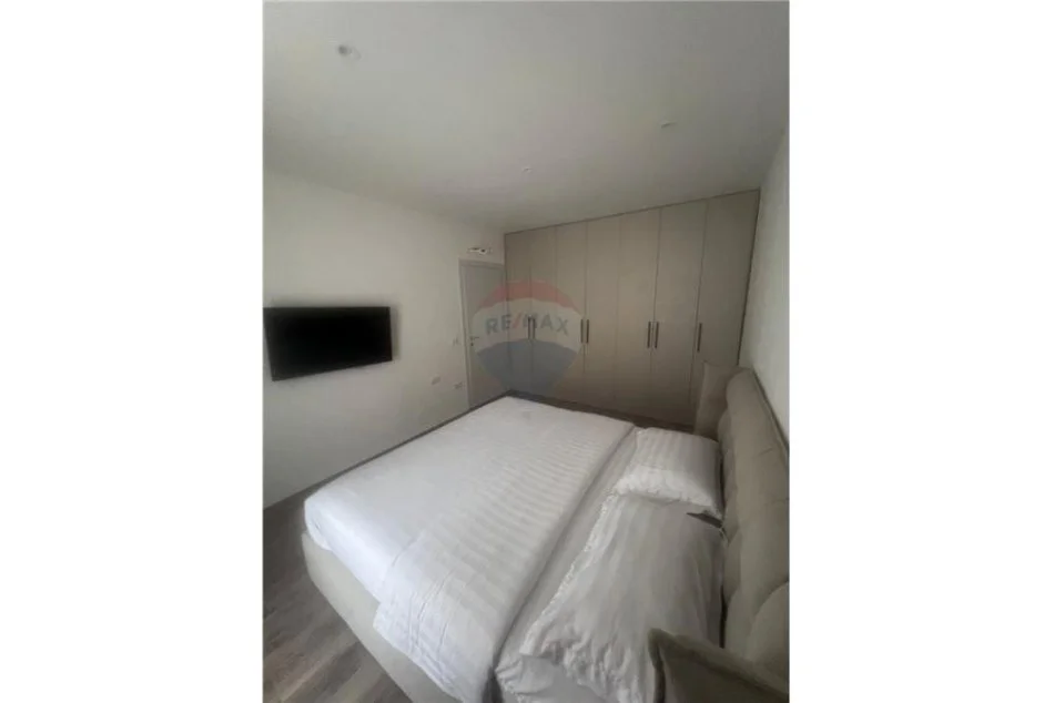Tirane, jepet me qera apartament 2+1+Ballkon Kati 3, 88 m² 899 € (Rruga e Bogdanve)
