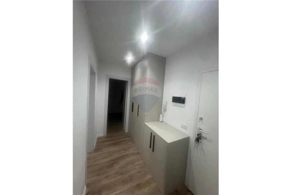 Tirane, jepet me qera apartament 2+1+Ballkon Kati 3, 88 m² 899 € (Rruga e Bogdanve)