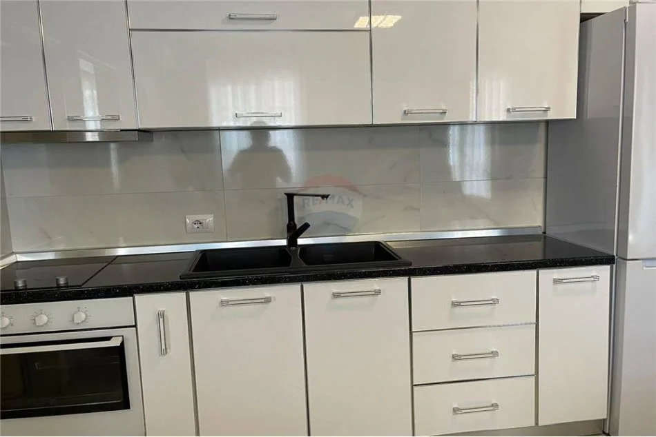 Tirane, jepet me qera apartament 2+1+Ballkon Kati 4, 86 m² 500 € (Astir 2 Palmat)