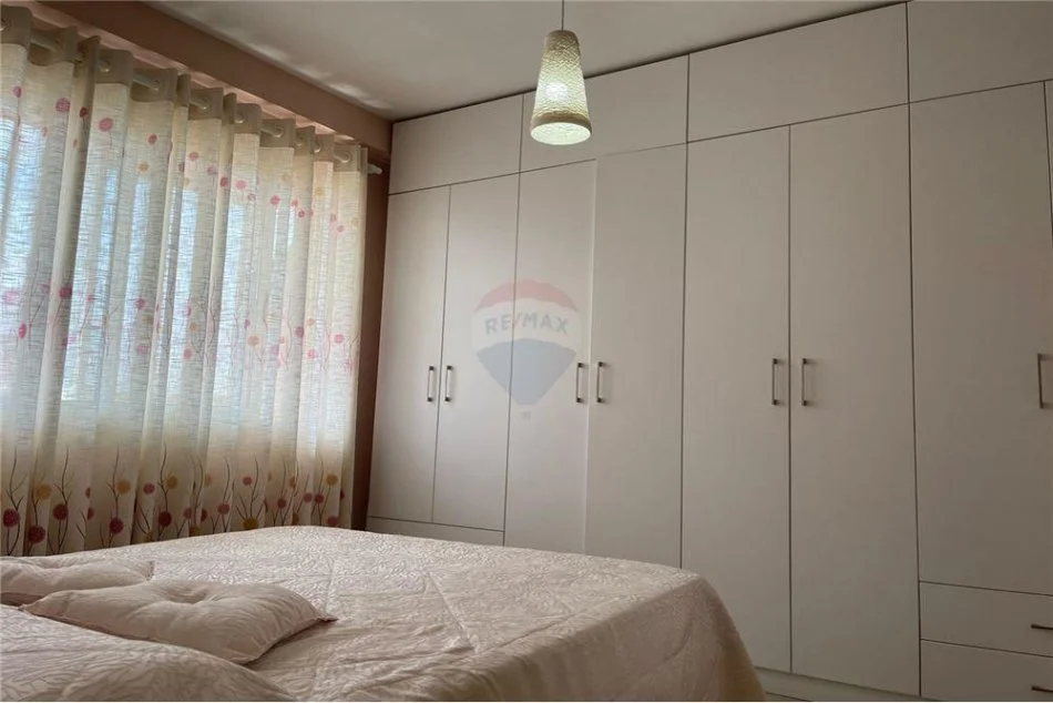 Tirane, jepet me qera apartament 2+1+Ballkon Kati 4, 86 m² 500 € (Astir 2 Palmat)