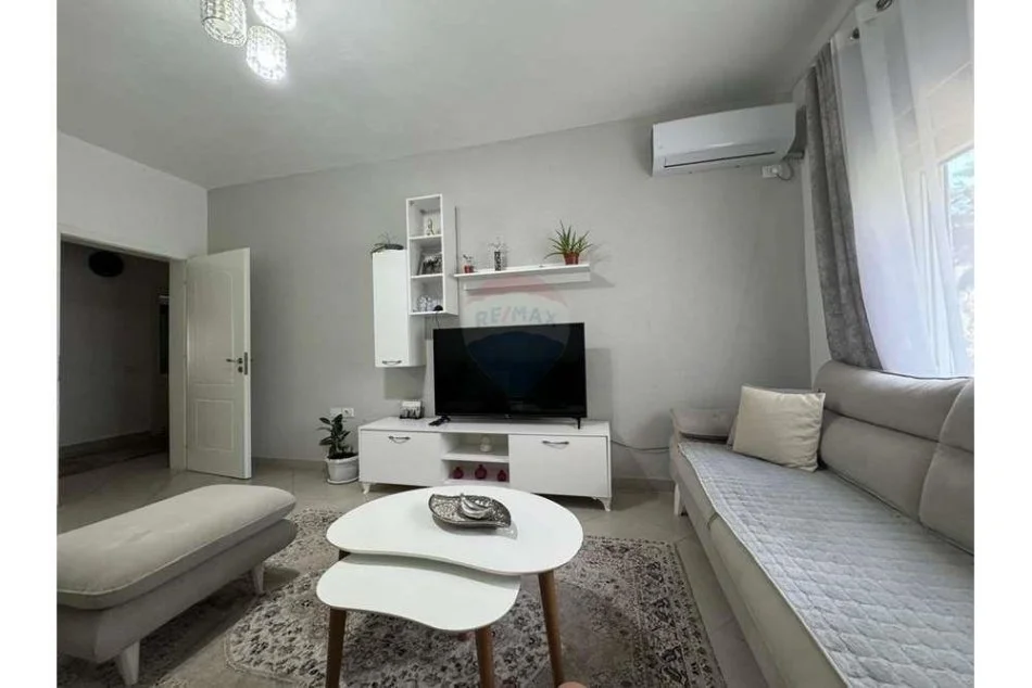 Tirane, jepet me qera apartament 2+1+Ballkon Kati 4, 100 m² 700 € (Don Bosko)