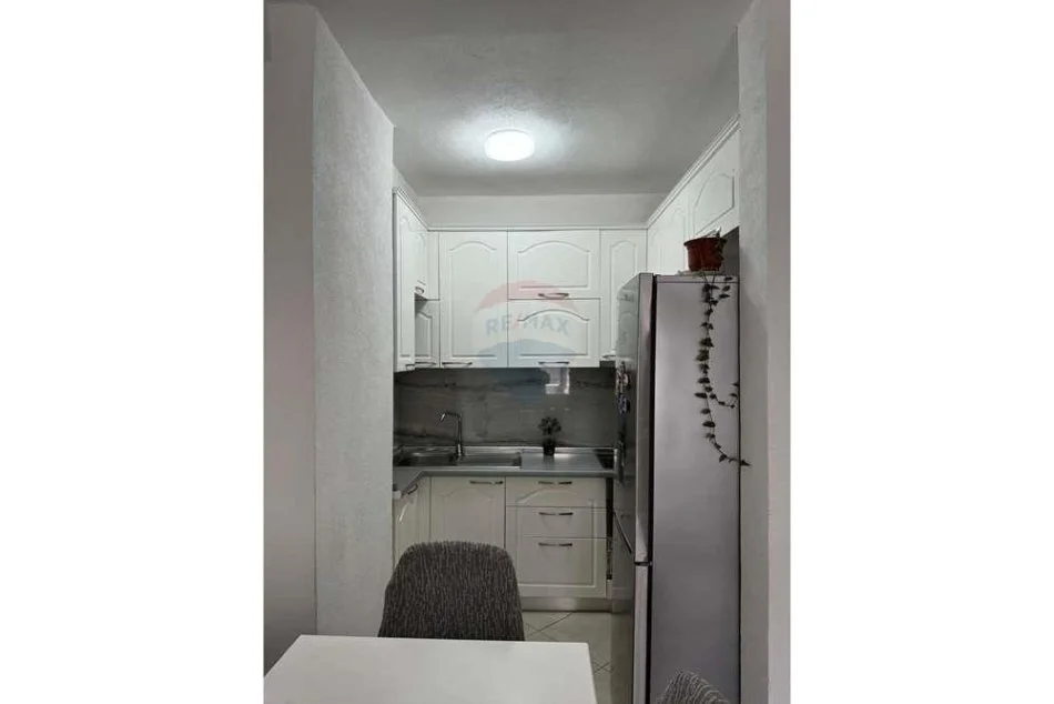Tirane, jepet me qera apartament 2+1+Ballkon Kati 4, 100 m² 700 € (Don Bosko)
