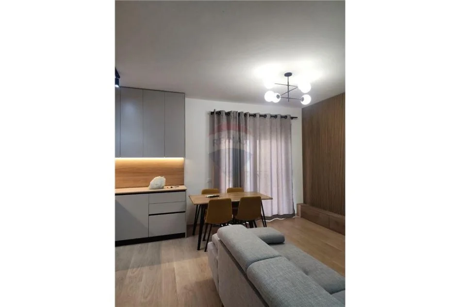 Tirane, jepet me qera apartament 2+1+Ballkon Kati 4, 101 m² 950 € (Kompleksi Delijorgji)
