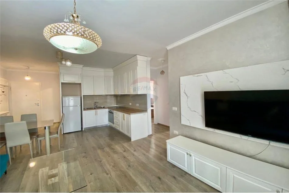 Tirane, jepet me qera apartament 2+1+Ballkon Kati 4, 100 m² 700 € (Don bosko)