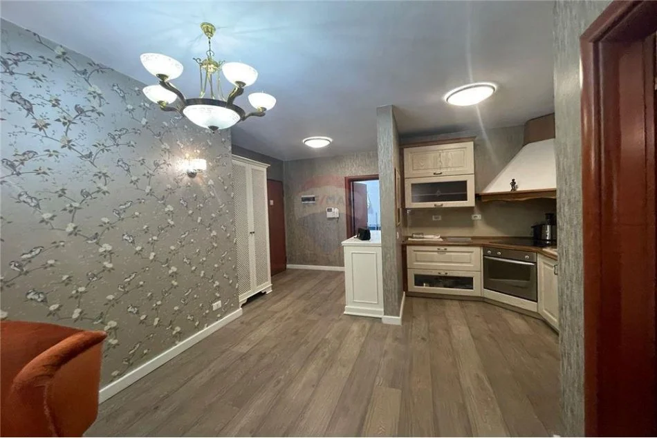 Tirane, jepet me qera apartament 1+1+Ballkon Kati 6, 72 m² 600 € (Bllok)