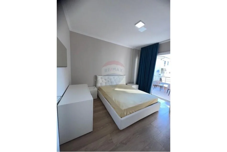 Tirane, jepet me qera apartament 3+1 Kati 4, 103 m² 1.200 € (JEPET ME QERA APARTAMENT 3+1+2 TEK LIQENI I THATE)