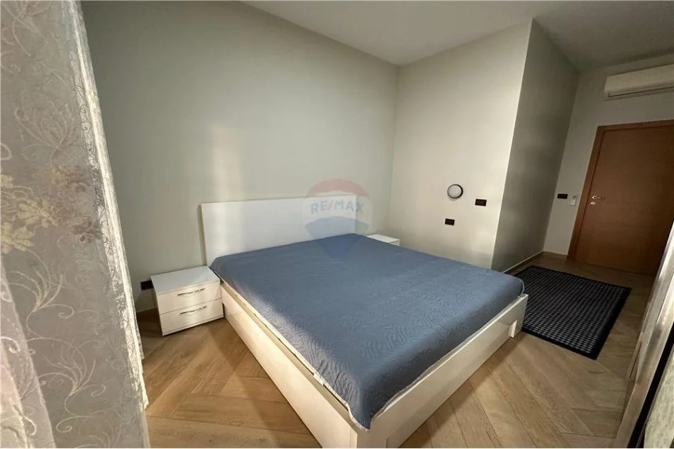 Tirane, jepet me qera apartament 2+1+Ballkon Kati 6, 154 m² 1.500 € (QIRA APARTAMENT 2+1+2 ME VARAND NE BLLOK!)