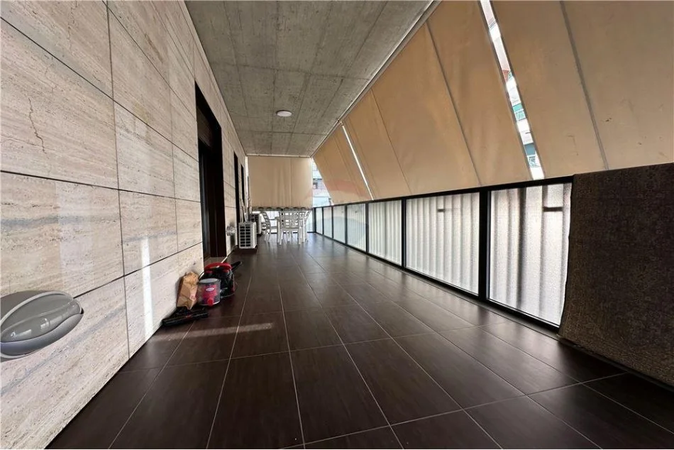 Tirane, jepet me qera apartament 2+1+Ballkon Kati 6, 154 m² 1.500 € (QIRA APARTAMENT 2+1+2 ME VARAND NE BLLOK!)