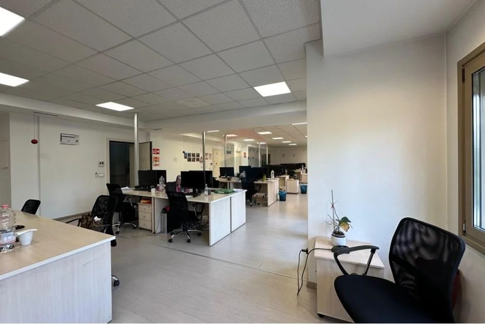 Tirane, jepet me qera , 272 m² 5.500 € (Papa gjon Pali 2)