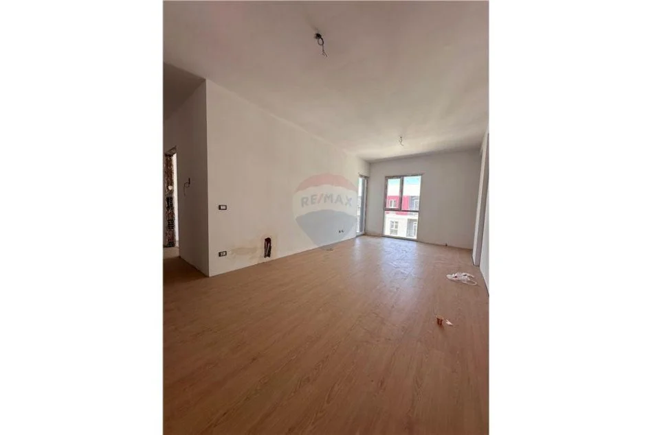 Tirane, shitet apartament 1+1 Kati 8, 85 m² 84.000 € (SHESIM APARTAMENT 2+1 TEK UNIVERS CITY!)