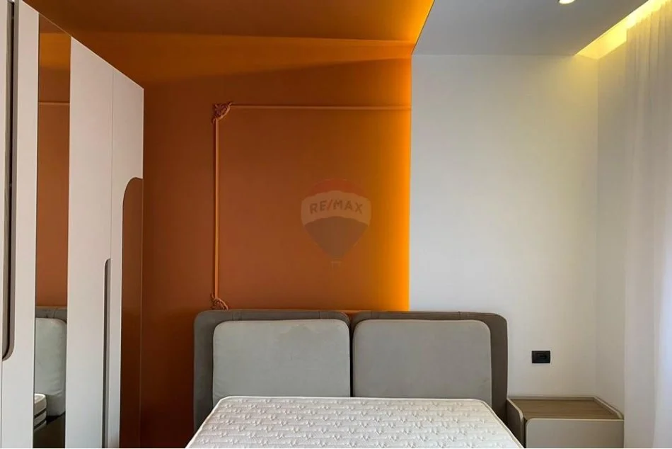 Tirane, shitet apartament 1+1 Kati 3, 49 m² 150.000 € (Komuna e parisit)