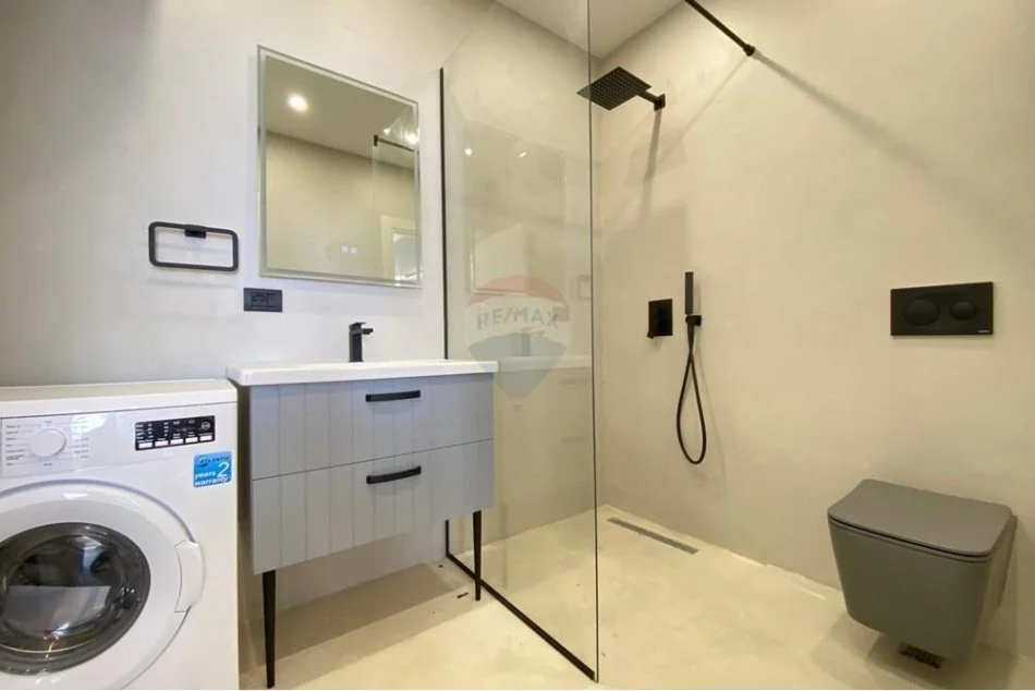 Tirane, shitet apartament 1+1 Kati 3, 49 m² 150.000 € (Komuna e parisit)