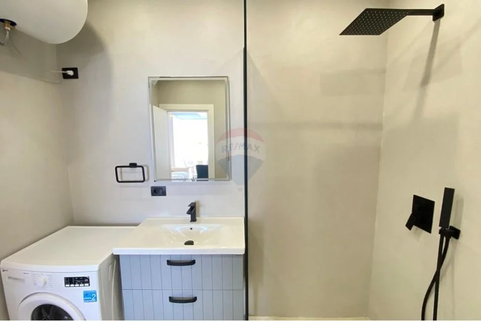 Tirane, shitet apartament 1+1 Kati 3, 49 m² 150.000 € (Komuna e parisit)