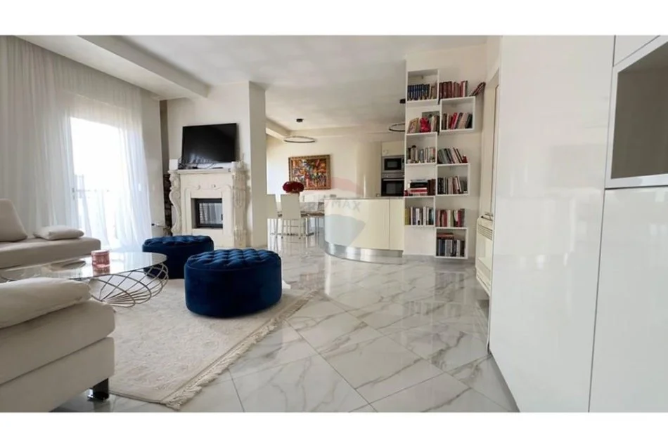 Tirane, shes apartament 2+1+Ballkon Kati 9, 112 m² 265.000 € (Pazari i Ri)