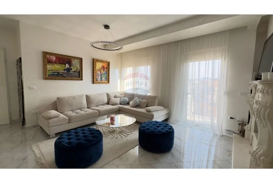 Tirane, shes apartament 2+1+Ballkon Kati 9, 112 m² 265.000 € (Pazari i Ri)