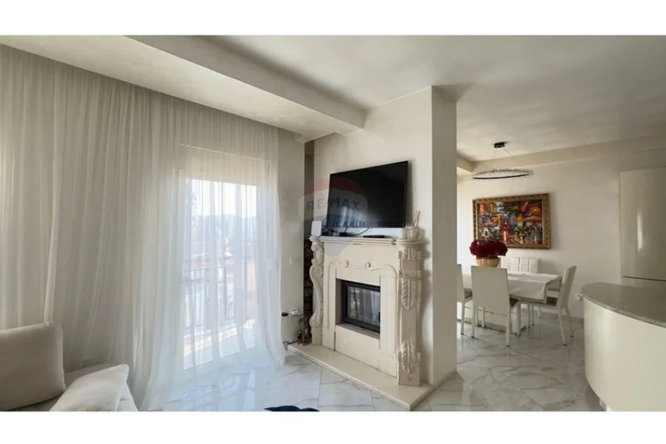 Tirane, shes apartament 2+1+Ballkon Kati 9, 112 m² 265.000 € (Pazari i Ri)