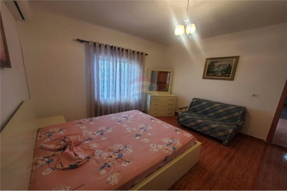 Tirane, jepet me qera apartament 1+1 Kati 1, 120 m² 350 € (Jordan Misja , Rruga Korabi)