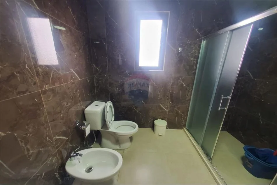 Tirane, jepet me qera apartament 2+1 Kati 3, 120 m² 400 € (Rruga Korabi , Jordan Misja)