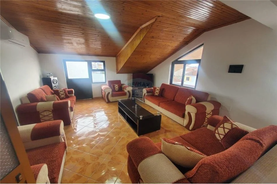 Tirane, jepet me qera apartament 2+1 Kati 3, 120 m² 400 € (Rruga Korabi , Jordan Misja)