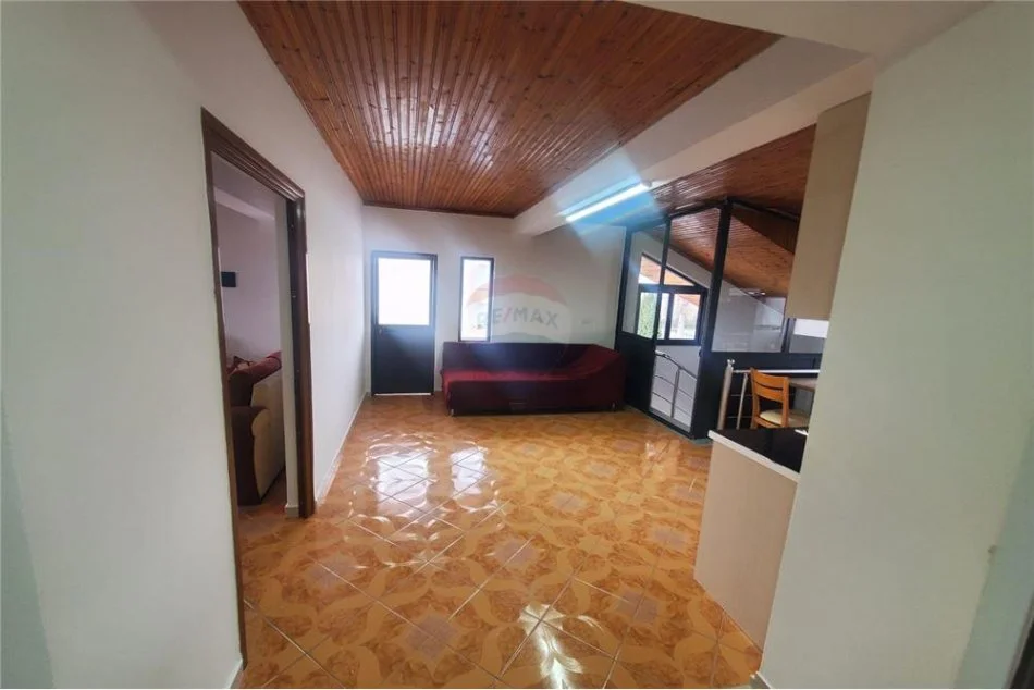 Tirane, jepet me qera apartament 2+1 Kati 3, 120 m² 400 € (Rruga Korabi , Jordan Misja)