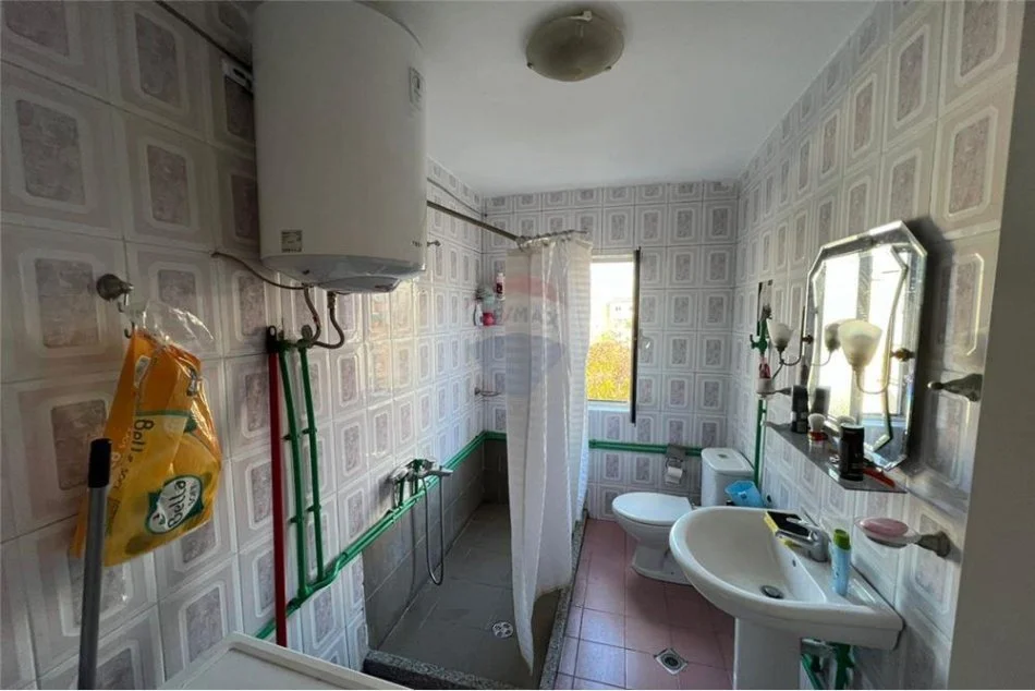 Tirane, jepet me qera apartament 1+1 Kati 5, 55 m² 400 € (Rruga Elbasanit)