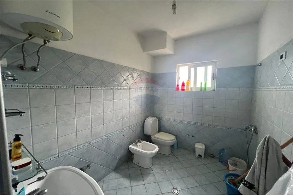 Tirane, jepet me qera apartament 3+1 Kati 2, 90 m² 350 € (Rruga Pjeter Budi)