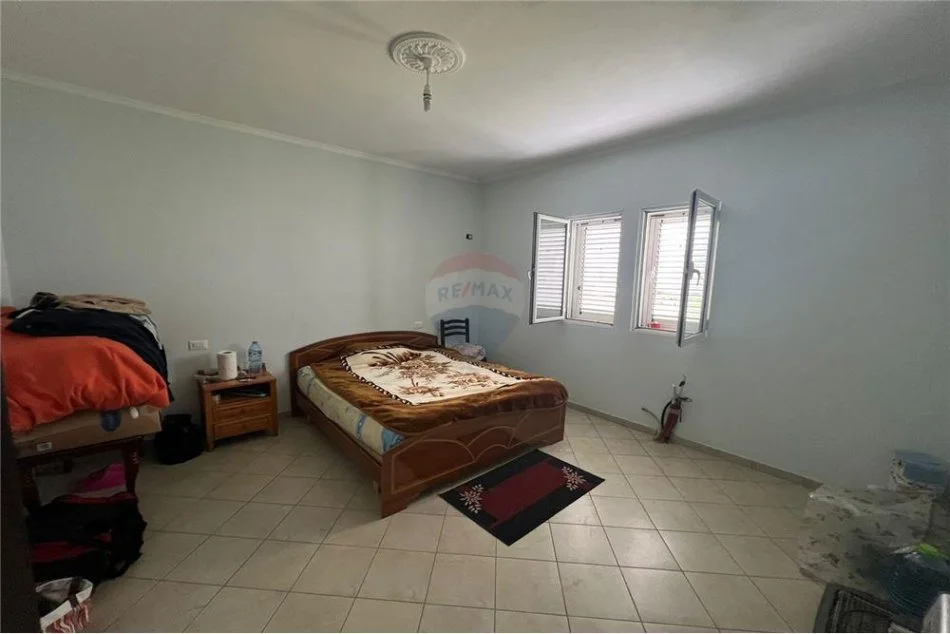 Tirane, jepet me qera apartament 3+1 Kati 2, 90 m² 350 € (Rruga Pjeter Budi)