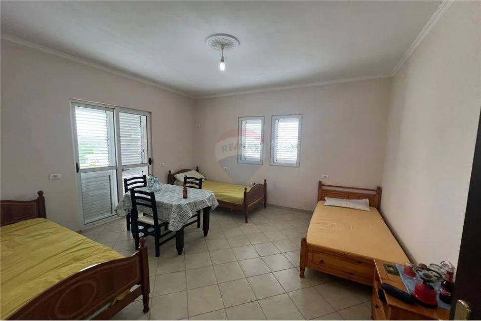 Tirane, jepet me qera apartament 3+1 Kati 2, 90 m² 350 € (Rruga Pjeter Budi)