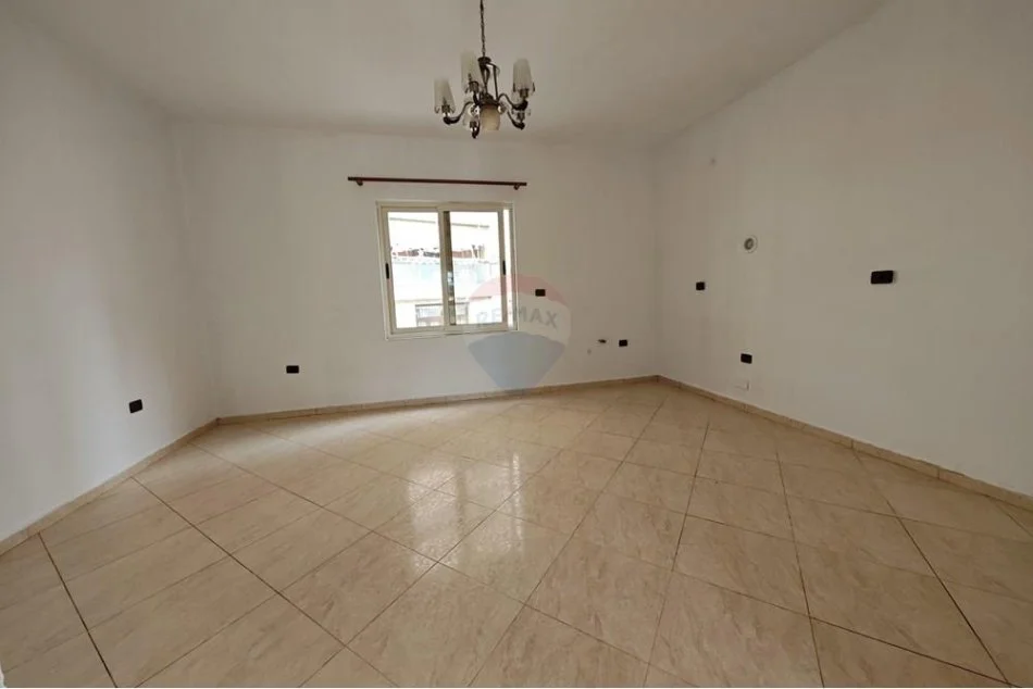 Tirane, jepet me qera Kati 2, 170 m² 1.000 € (Ilo Qafzezi)