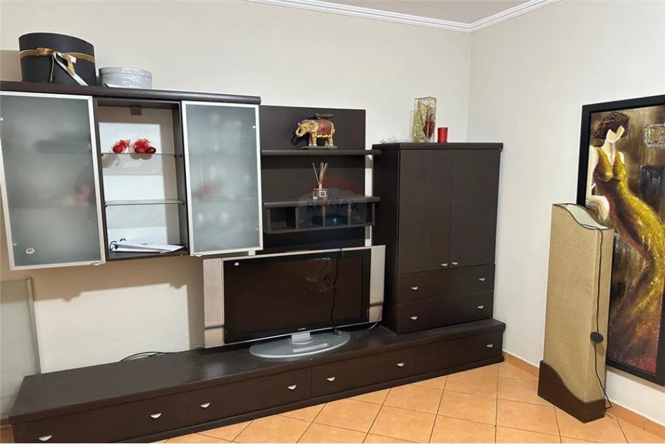 Tirane, shes apartament 2+1 Kati 4, 110 m² 160.000 € (BULEVARDI BAJRAM CURRI)