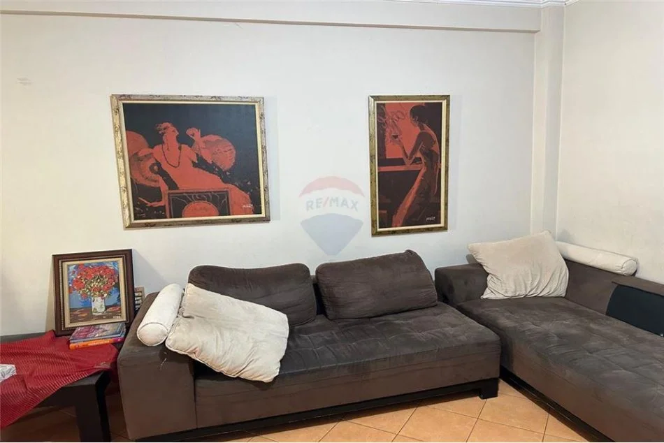 Tirane, shes apartament 2+1 Kati 4, 110 m² 160.000 € (BULEVARDI BAJRAM CURRI)
