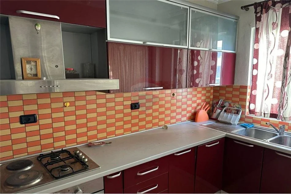 Tirane, shes apartament 2+1 Kati 4, 110 m² 160.000 € (BULEVARDI BAJRAM CURRI)
