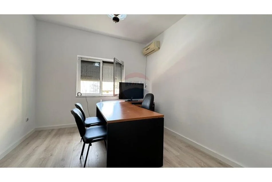 Tirane, jepet me qera apartament 3+1+Aneks+Ballkon Kati 2, 146 m² 550 € (Rruga Bardhyl)