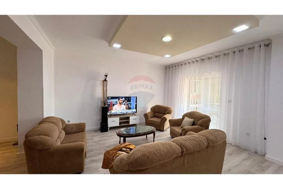 Tirane, jepet me qera apartament 3+1+Ballkon Kati 3, 146 m² 550 € (Brryli)