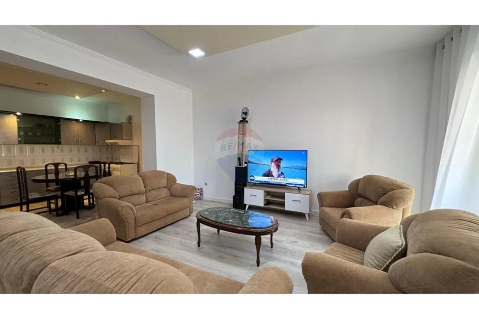 Tirane, jepet me qera apartament 3+1+Ballkon Kati 3, 146 m² 550 € (Brryli)