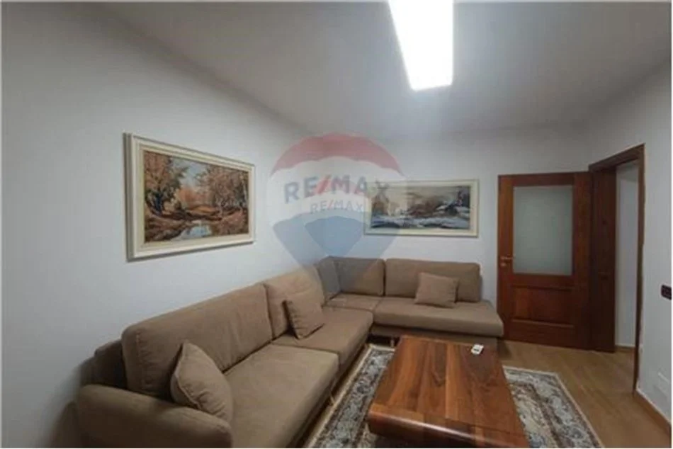 Tirane, jepet me qera apartament 1+1 Kati 2, 60 m² 450 € (Rruga e Dibres)