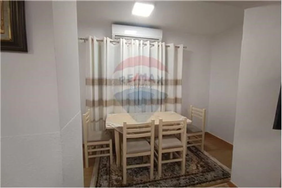 Tirane, jepet me qera apartament 1+1 Kati 2, 60 m² 450 € (Rruga e Dibres)
