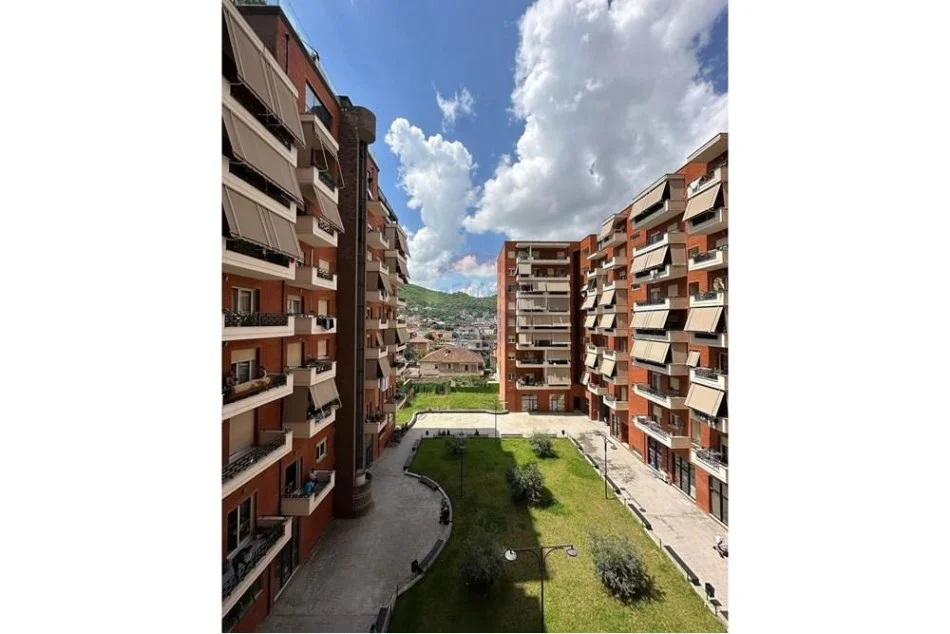 Tirane, shitet apartament 1+1 Kati 9, 70 m² (SELITE)