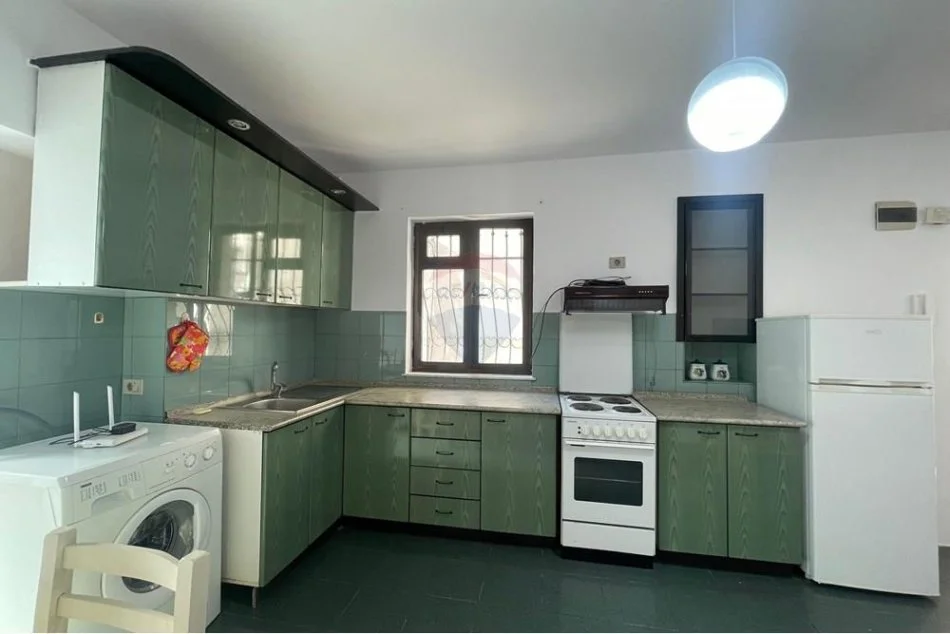 Tirane, jepet me qera apartament 1+1+Ballkon Kati 2, 50 m² 450 € (21 dhjetori)