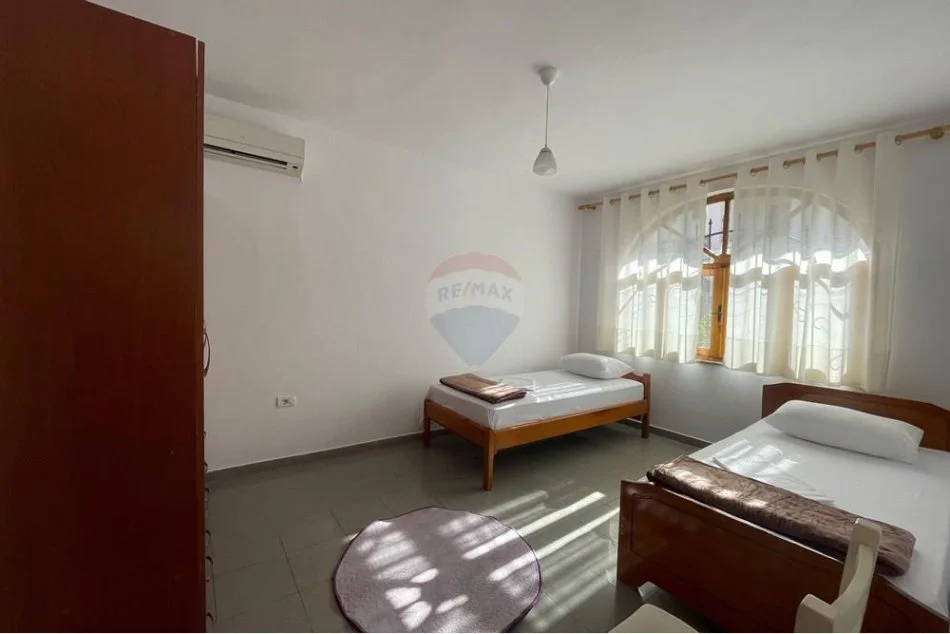 Tirane, jepet me qera apartament 1+1+Ballkon Kati 2, 50 m² 450 € (21 dhjetori)