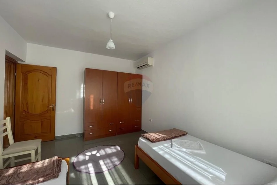 Tirane, jepet me qera apartament 1+1+Ballkon Kati 2, 50 m² 450 € (21 dhjetori)