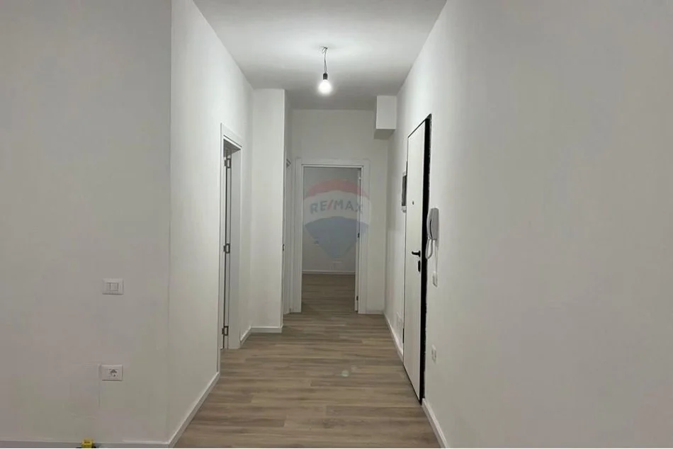 Tirane, jepet me qera apartament 2+1 , 99 m² 700 € (Myslym Shyri)