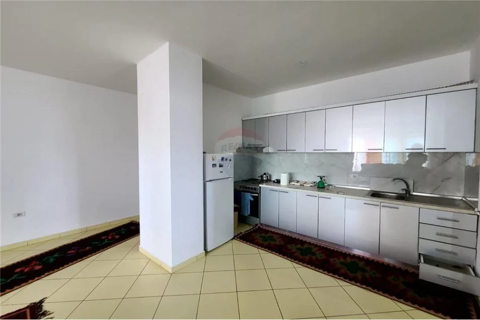 Tirane, jepet me qera apartament 2+1+Ballkon Kati 1, 65 m² 350 € (MBRAPA ARDENOS)