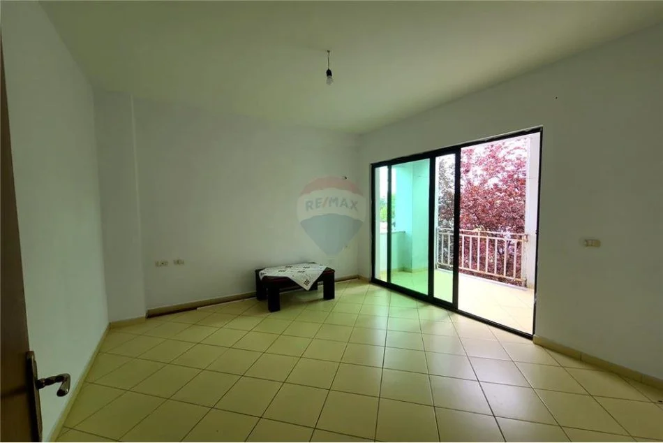 Tirane, jepet me qera apartament 2+1+Ballkon Kati 1, 65 m² 350 € (MBRAPA ARDENOS)