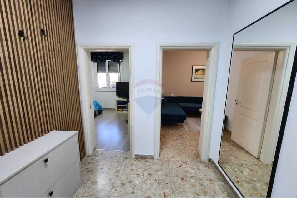 Tirane, jepet me qera apartament 1+1 Kati 5, 75 m² 700 € (RRUGA ELBASANIT)