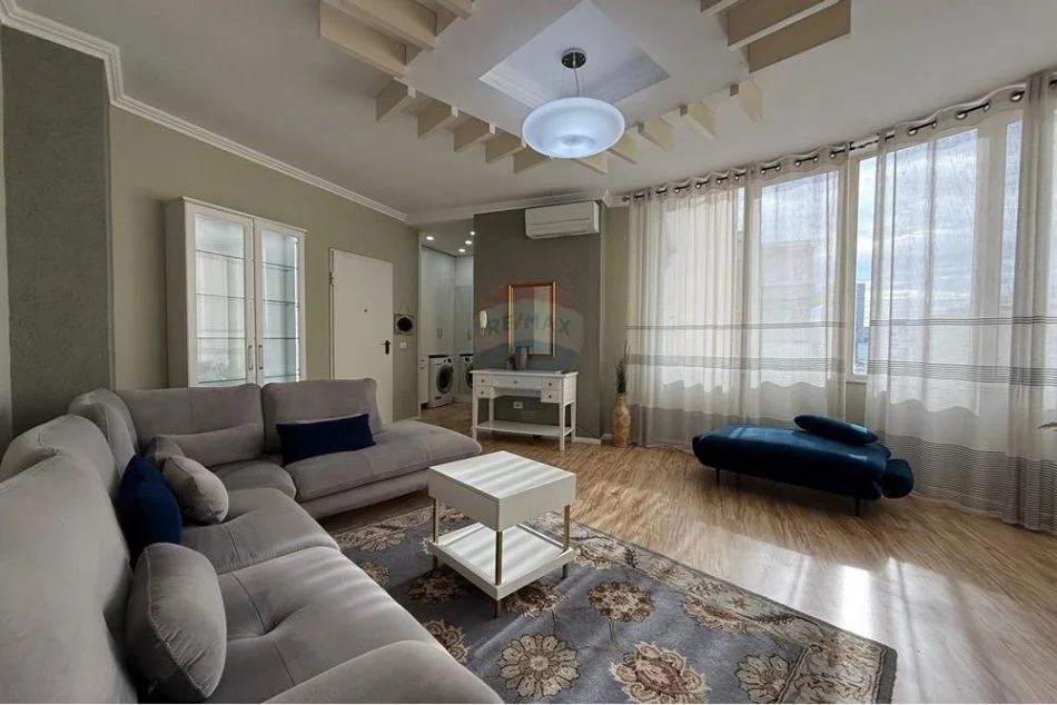 Tirane, jepet me qera apartament Kati 8, 78 m² 850 € 