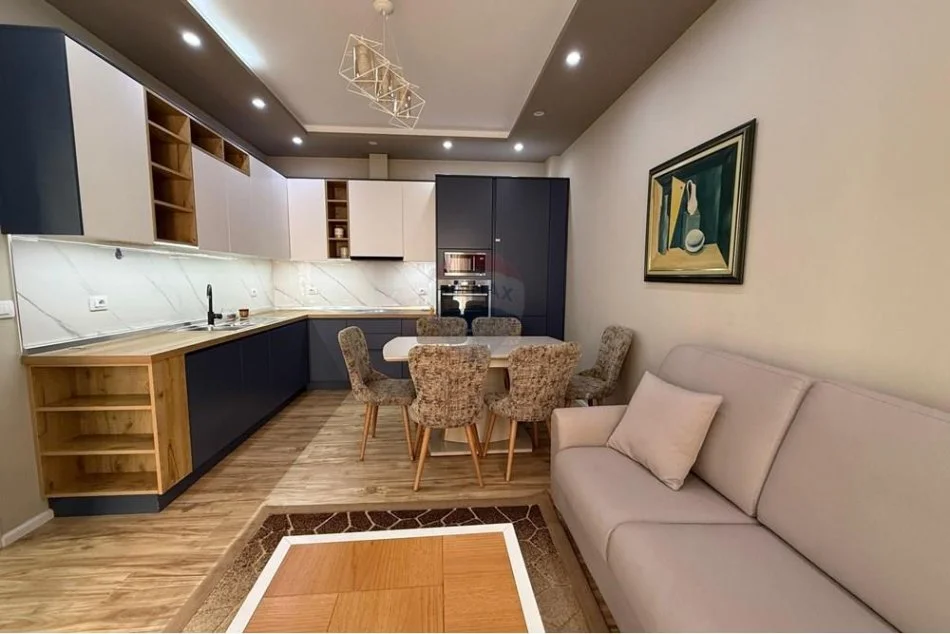 Tirane, jepet me qera apartament Kati 8, 78 m² 850 € 