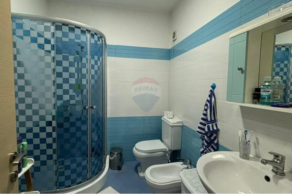 Tirane, jepet me qera apartament , 130 m² 600 € 