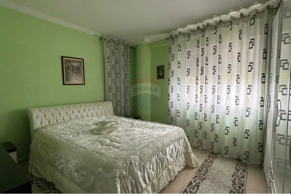 Tirane, jepet me qera apartament , 130 m² 600 € 